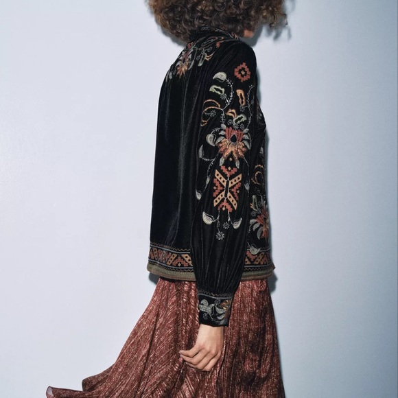 Zara Black Velvet Floral Embroidered Jacket - Picture 4 of 9